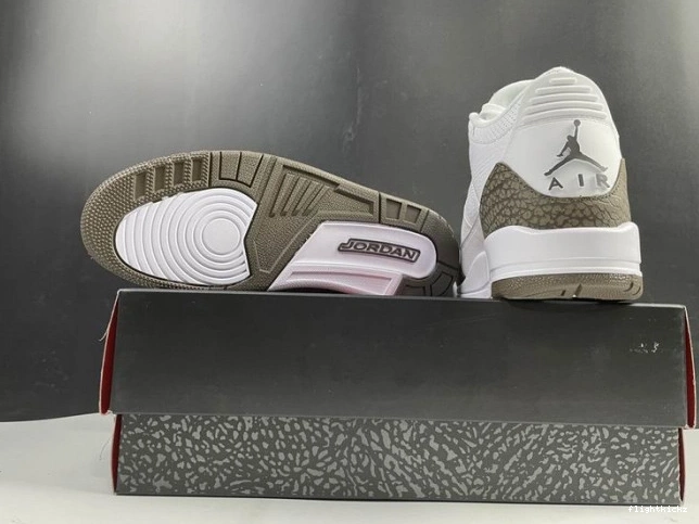 Air 3 (2018) Jordan Retro Mocha 136064-122 0813